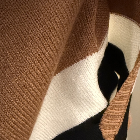 Design History Tan and White Knit Hoodie - Picture 6 of 7